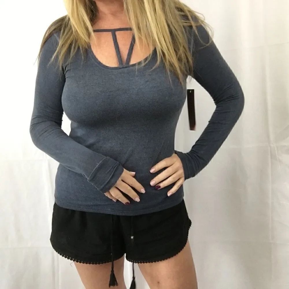 Almost Famous blue cotton neck cutout top Medium